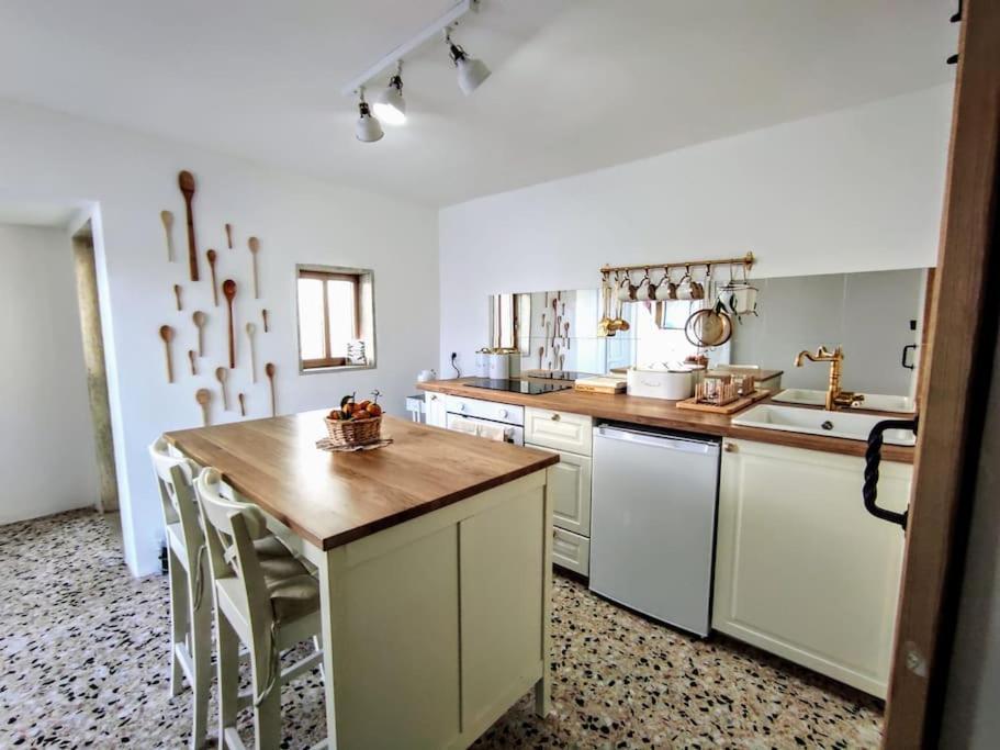 Cinque Terrazze: Freshly Renovated 2-Bedroom House Челье-Мессапика Экстерьер фото